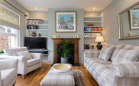 Quaint 2 Bedroom Flat - 9 Minutes Walk To Vauxhall Tube